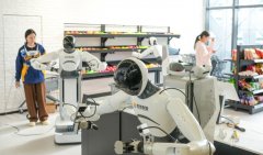 可同时容纳上百台机械人进行训